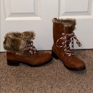 Brown boots with fur lining